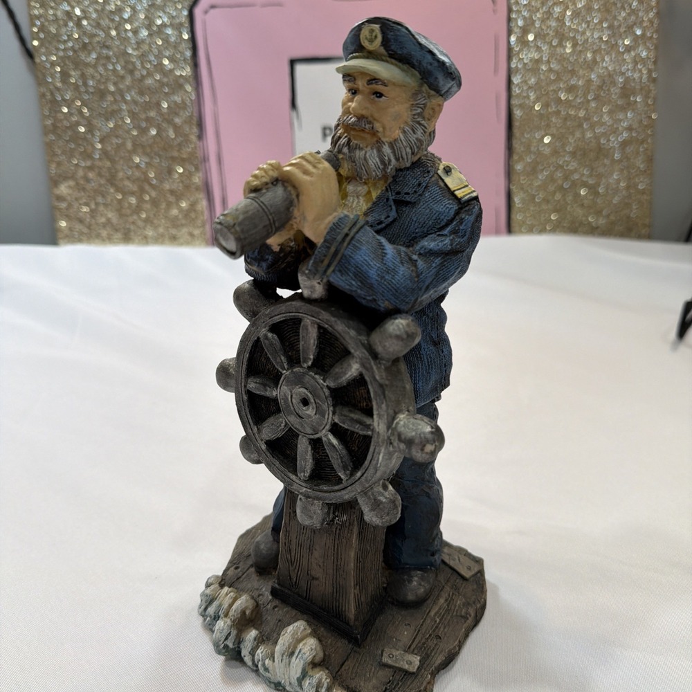 Sea Capitan Figurine‎ 4.5in Pre-owned